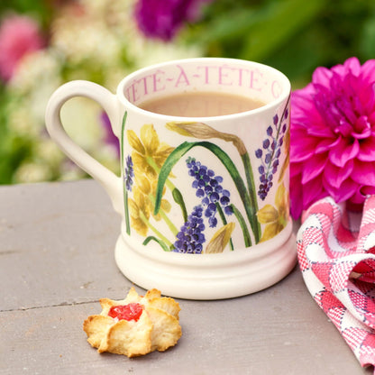 Tete-A-Tete & Grape Hyacinth 1/2 Pint Mug