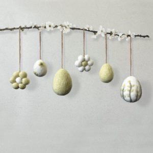Felted Daisy Egg