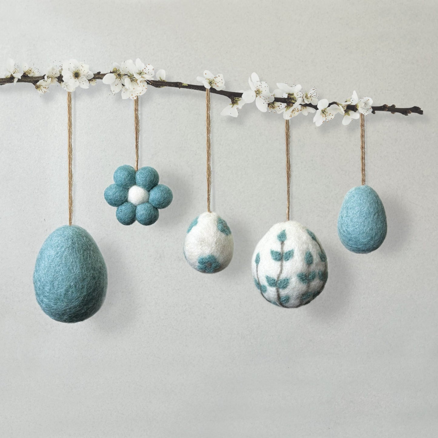 Felted Daisy Egg