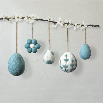 Felted Daisy Egg