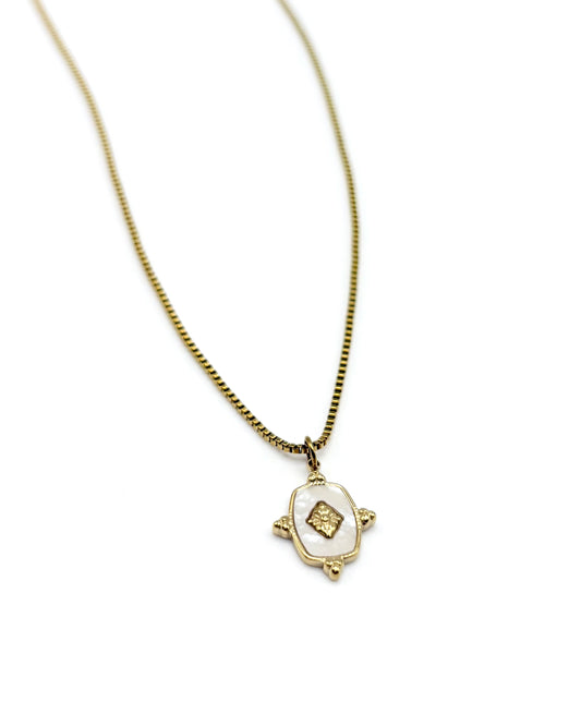 Shell Pendant Necklace