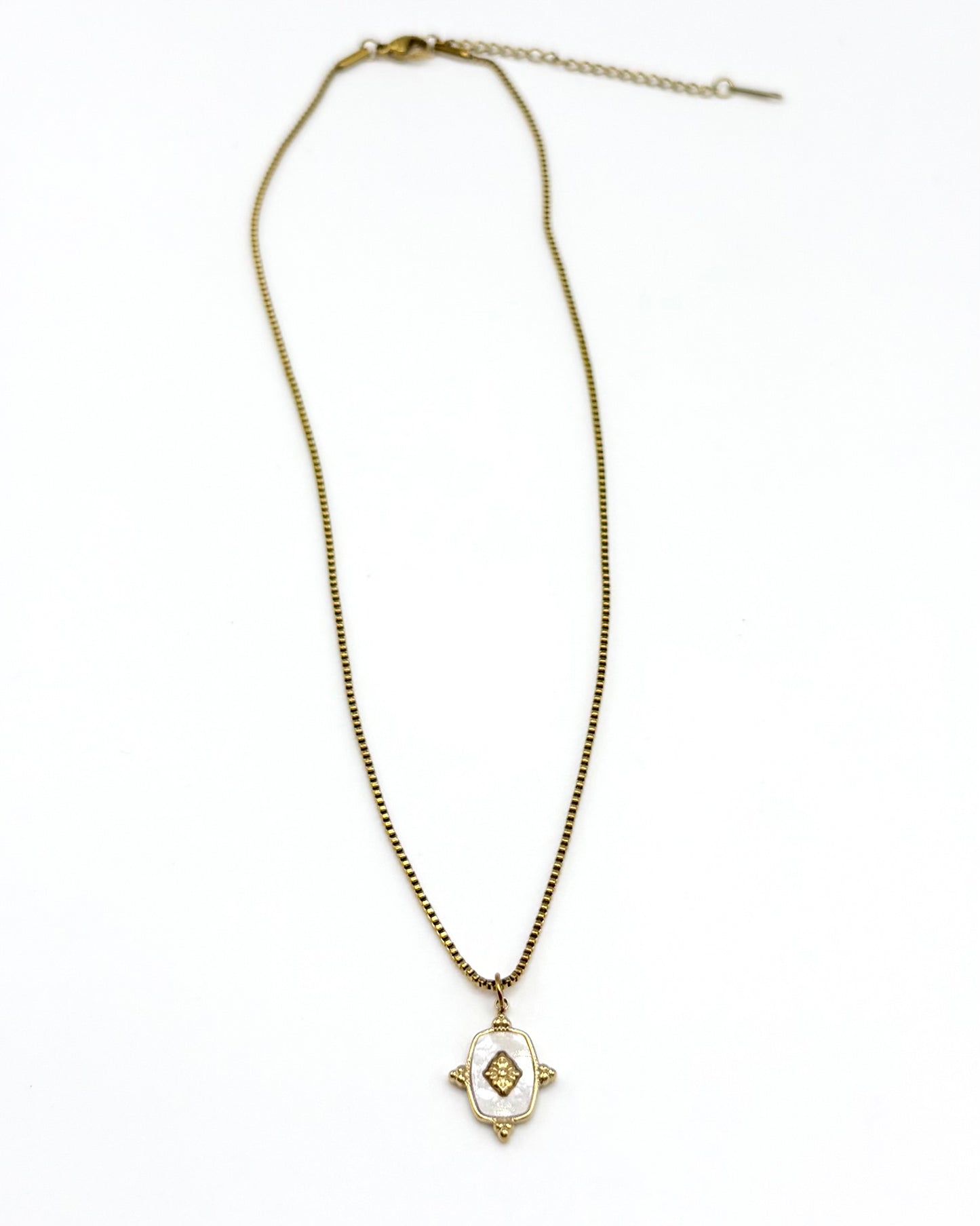 Shell Pendant Necklace