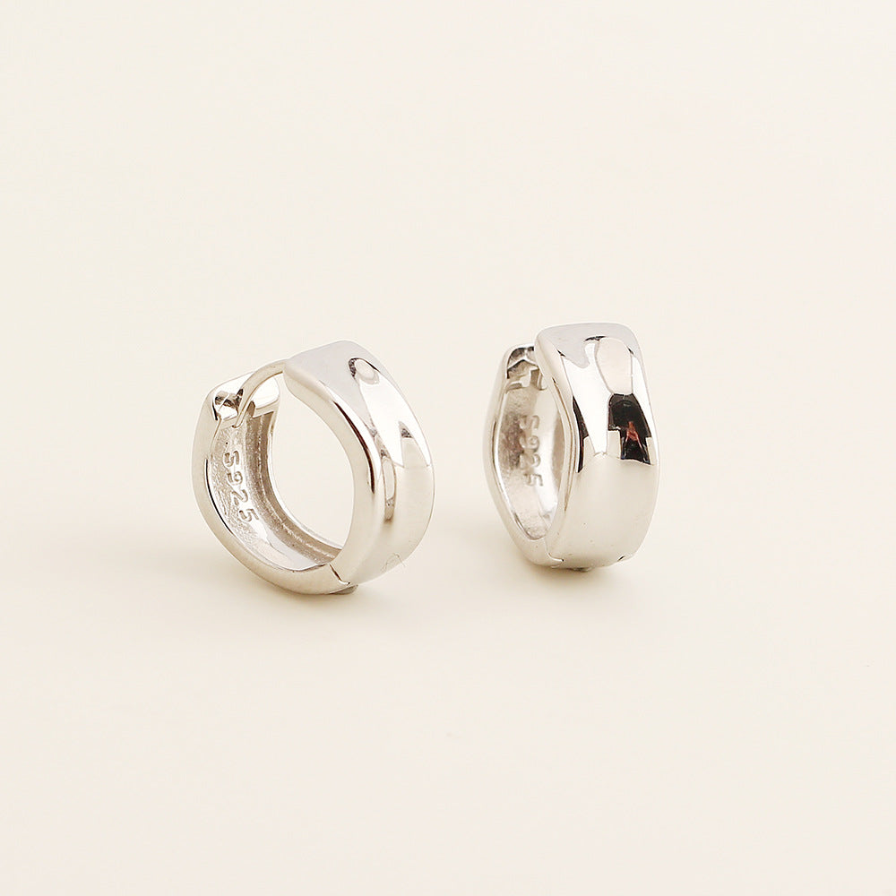 Silver Curved Huggie