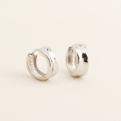 Silver Curved Huggie