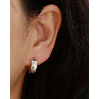 Silver Curved Huggie
